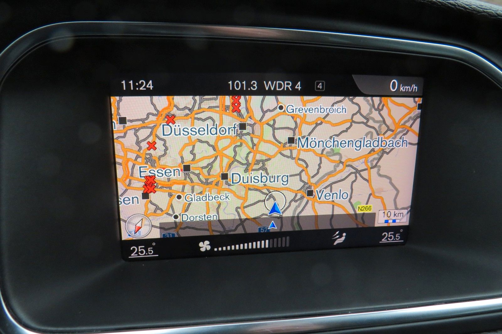 Fahrzeugabbildung Volvo V40 Kinetic NAVI TELVOR KLIMATRONIC 8-FACH ALU