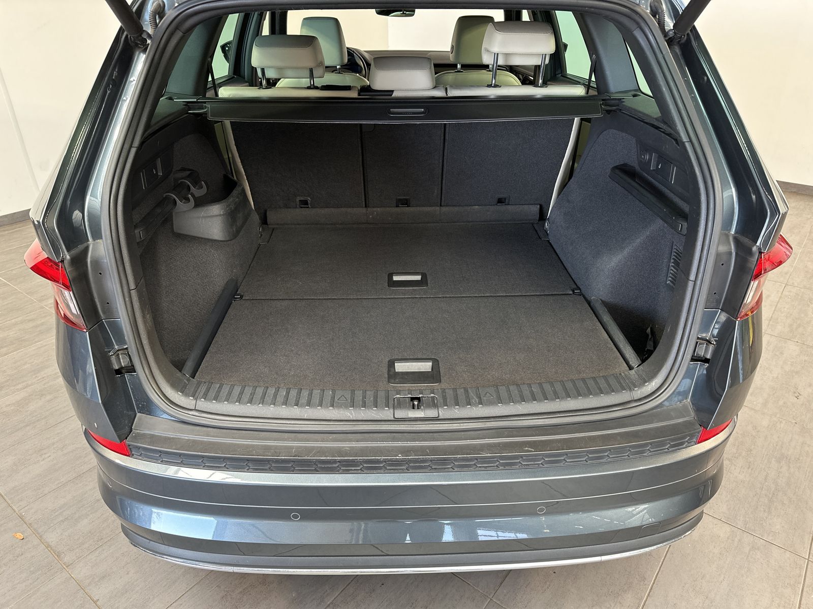 Fahrzeugabbildung SKODA Kodiaq 2.0 TSI DSG L&K 4x4 NAV+LED+360°+CARPLAY