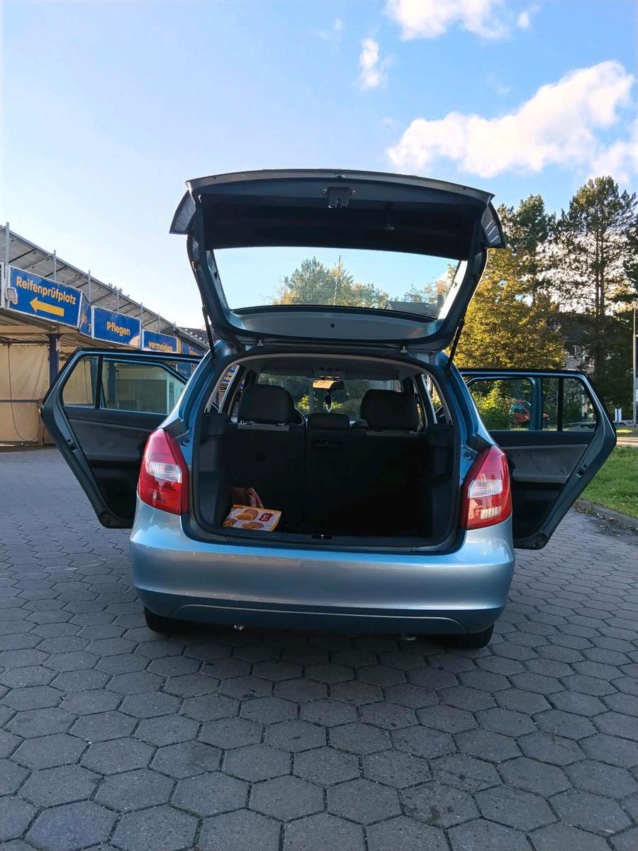 Skoda Fabia 2009 — engine 69 HP (51kW)