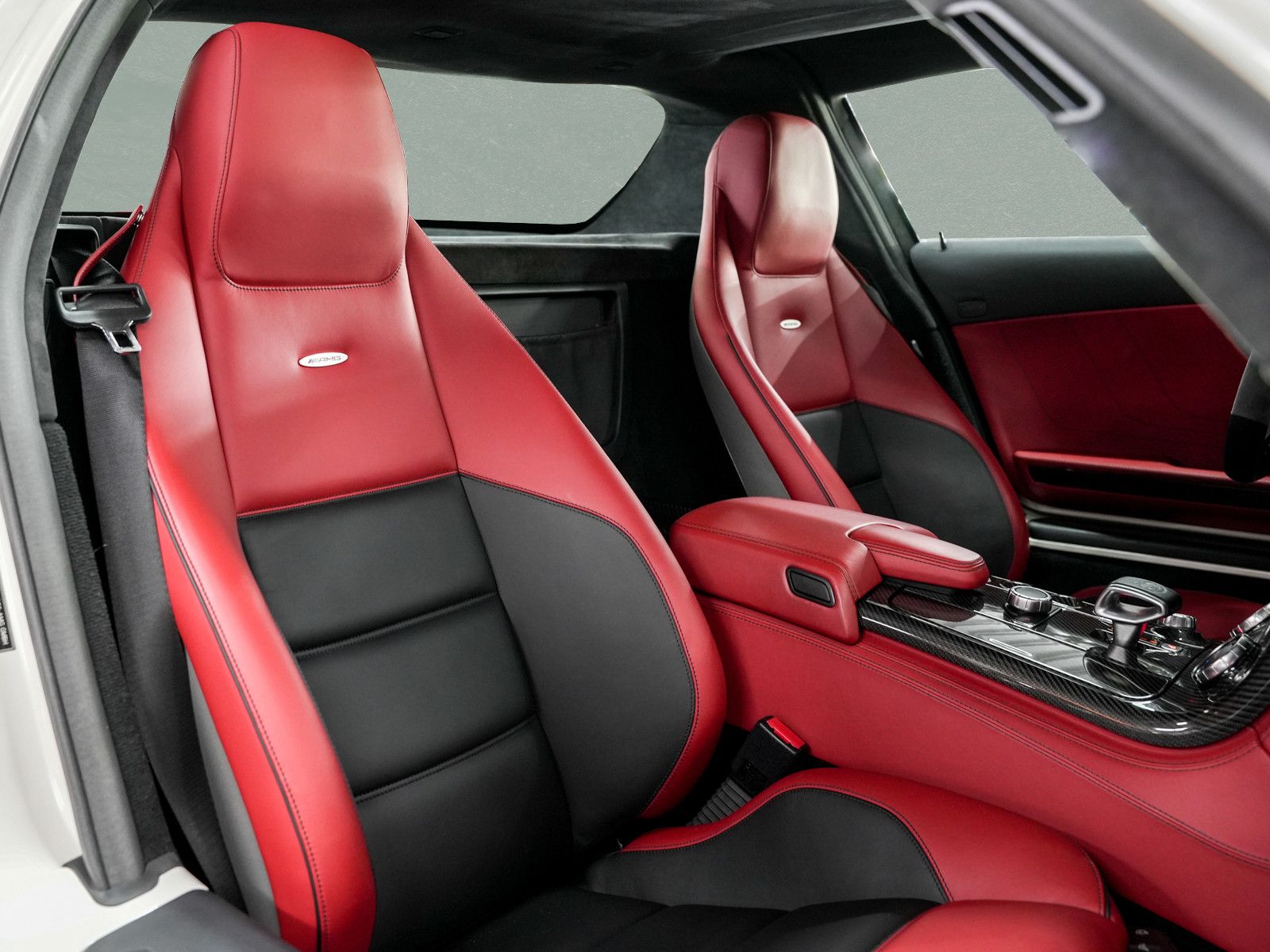 Fahrzeugabbildung Mercedes-Benz SLS AMG Coupe - designo Sonderlack|Carbon Interi