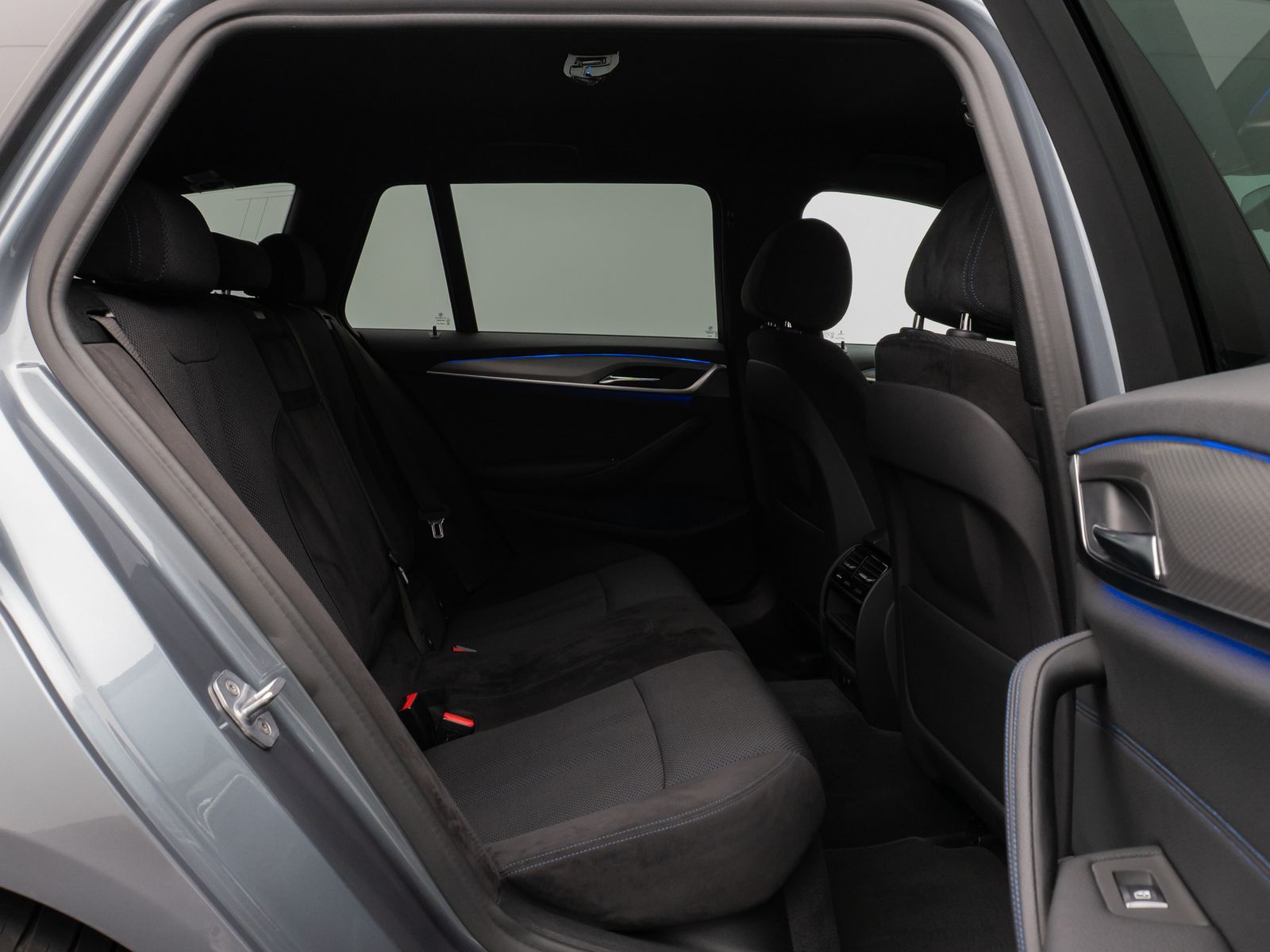 Fahrzeugabbildung BMW 530d xD M Sport Kamera HUD HiFi SoftCl Komfort