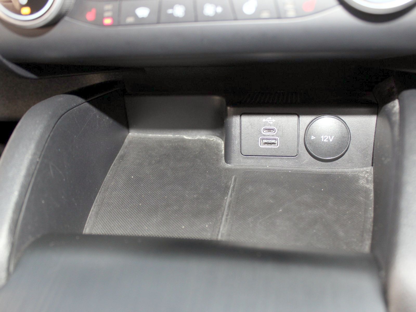 Fahrzeugabbildung Ford Kuga Plug-In Hybrid Cool & Connect 2,5 Duratec