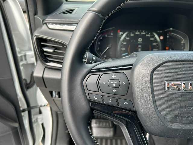 Isuzu Double Cab 4WD V-CROSS AT *EXTREM Höher AHK LB*