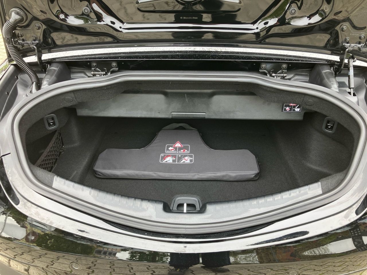 Fahrzeugabbildung Mercedes-Benz CLE 200 Cabrio AMG Distronic Memory Airscarf