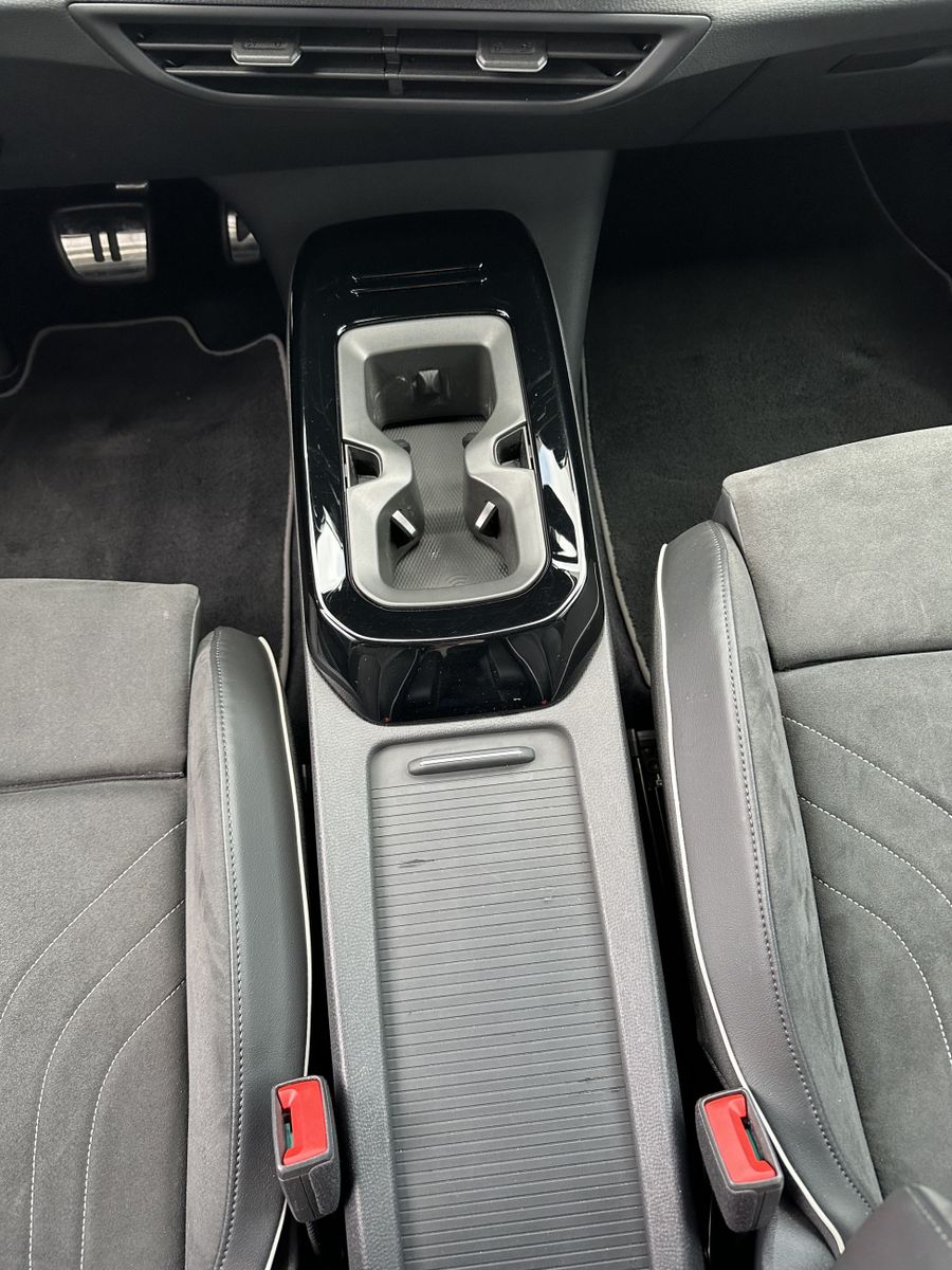 Fahrzeugabbildung Volkswagen ID.4 4M GTX Sport NAV+LED+ACC+KAM+HUD+CARPLAY+VC