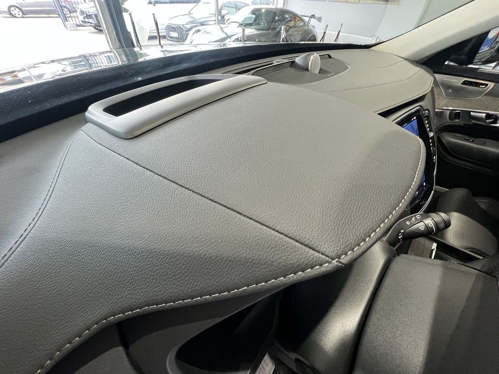 Volvo XC90 T8 Ultra Dark Recharge AWD B&W Massage 22''