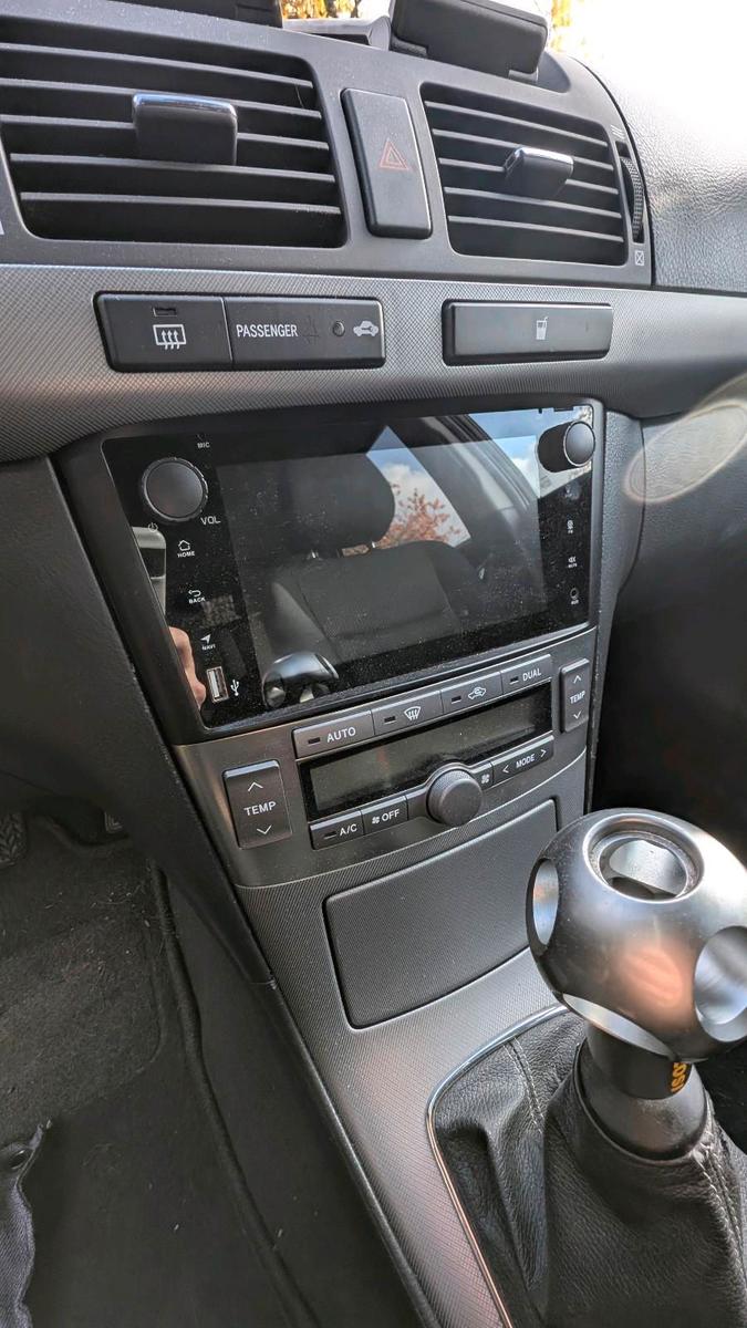 Toyota Avensis 2007 — interior