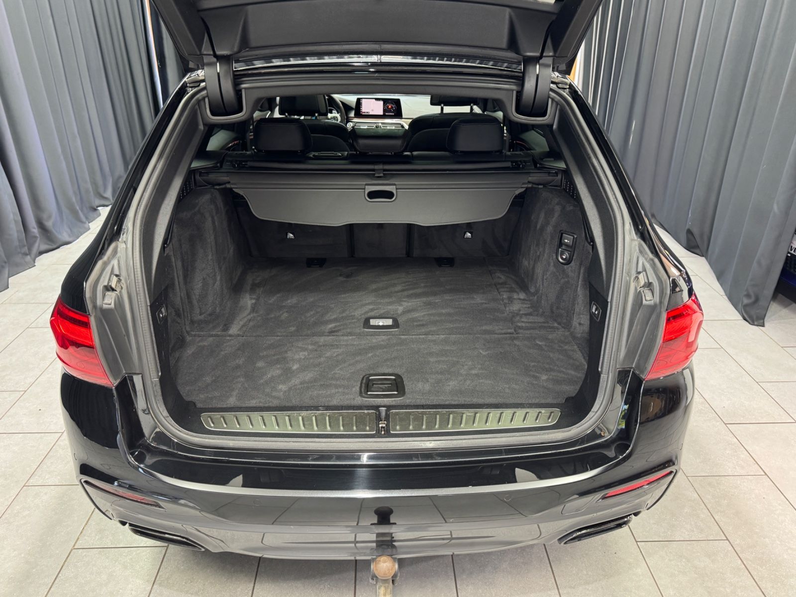 Fahrzeugabbildung BMW M550d xDrive Touring|PANO|NAVI|AHK|1.HAND