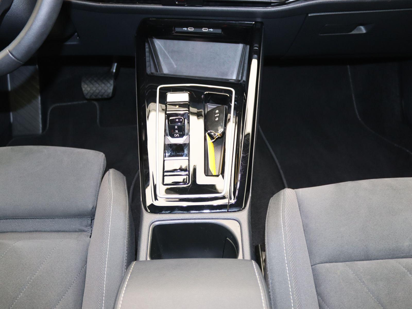 Volkswagen Golf VIII Style 1.5eTSI DSG / CarPlay, LED+, ACC, миниатюра 11
