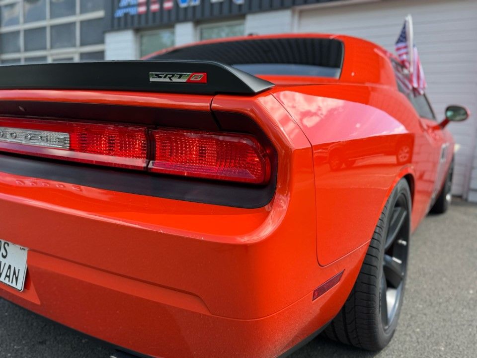 Fahrzeugabbildung Dodge Challenger 6.1 SRT-8 First Edition 85TKM