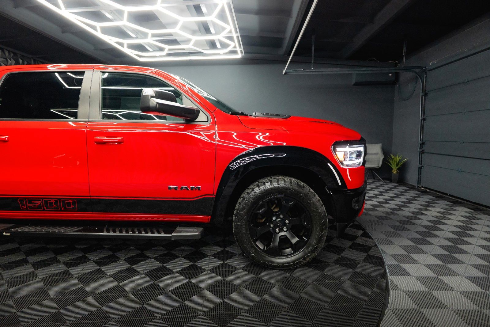 Fahrzeugabbildung Dodge RAM 5.7 V8 HEMI 4x4 RED DEVIL Offroad NightPaket