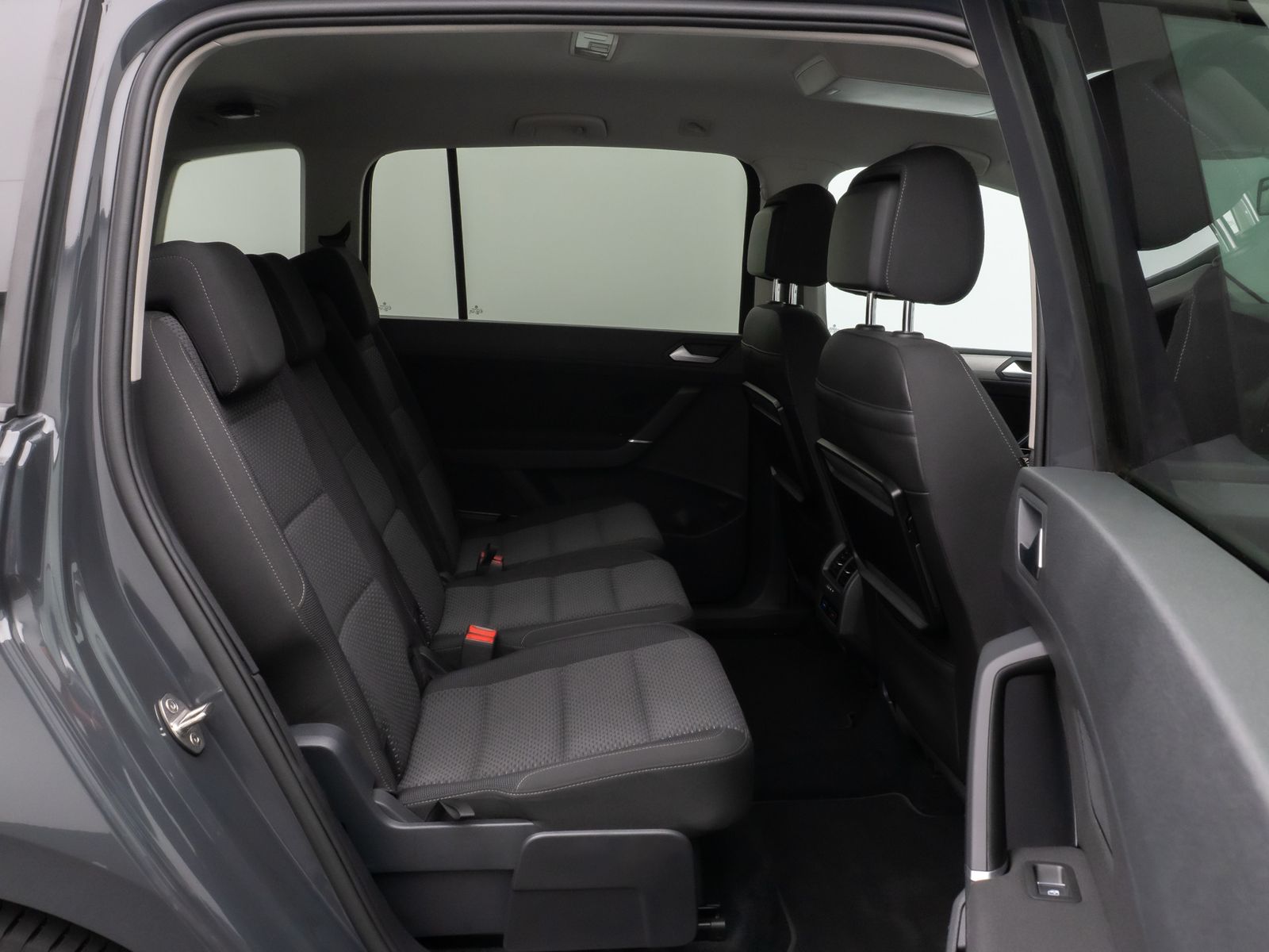 Fahrzeugabbildung Volkswagen Touran 2.0 TDI BMT Navi Stzhz ACC PDC AHK 8fach