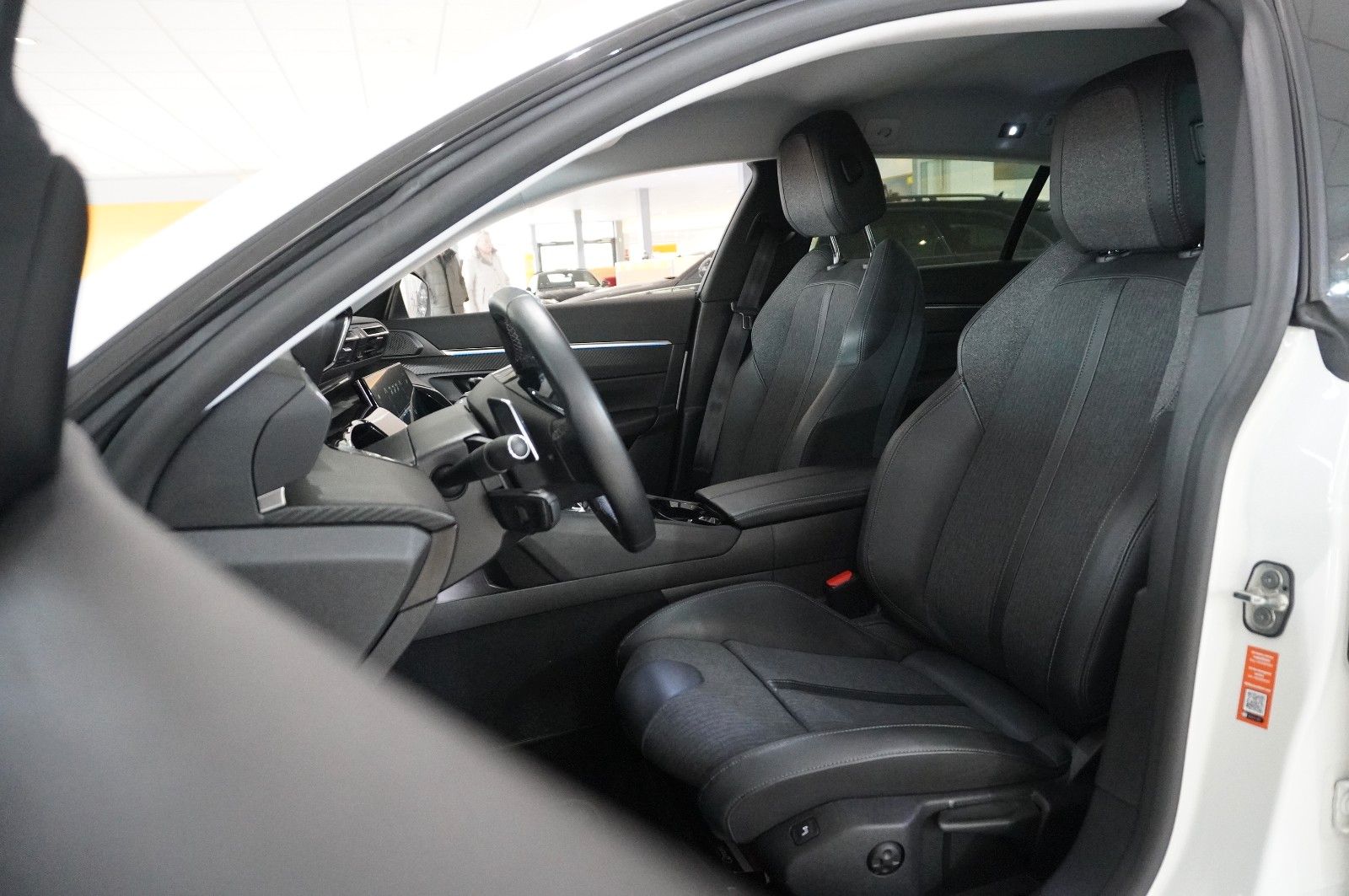Fahrzeugabbildung Peugeot 508 SW 1.2T ALLURE PACK NAVI/LED/KAMERA/SHZ/VIRT