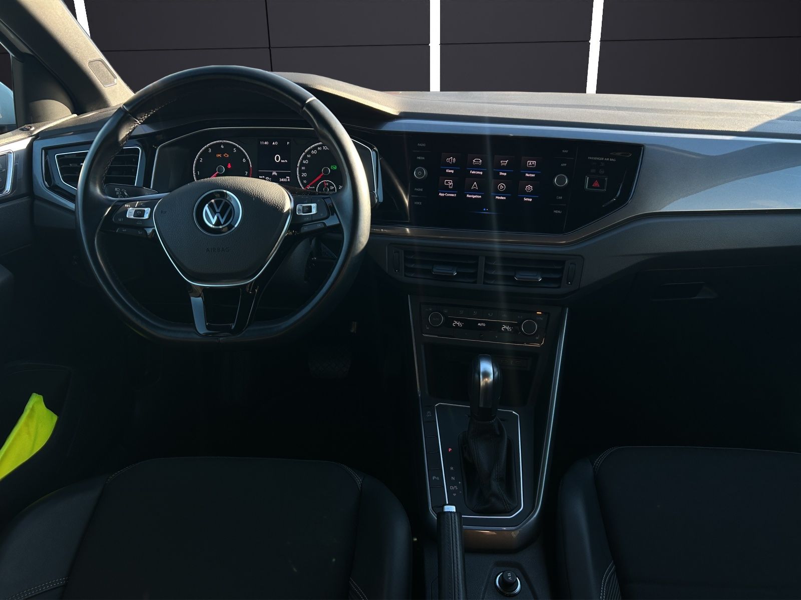 Fahrzeugabbildung Volkswagen Polo Highline TSI DSG LED ACC SH PDC Climatronic