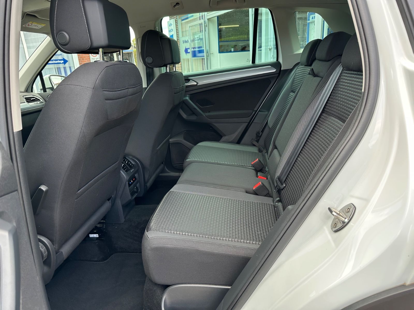 Fahrzeugabbildung Volkswagen Tiguan 2.0 TDI Active AHK/Navi/LED/SHZG/ACC