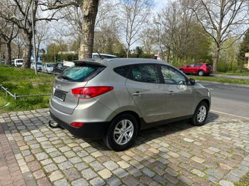 Fahrzeugabbildung Hyundai ix35 2.0 Style 2WD*Keyless*PDC*AHK*Bluetooth*