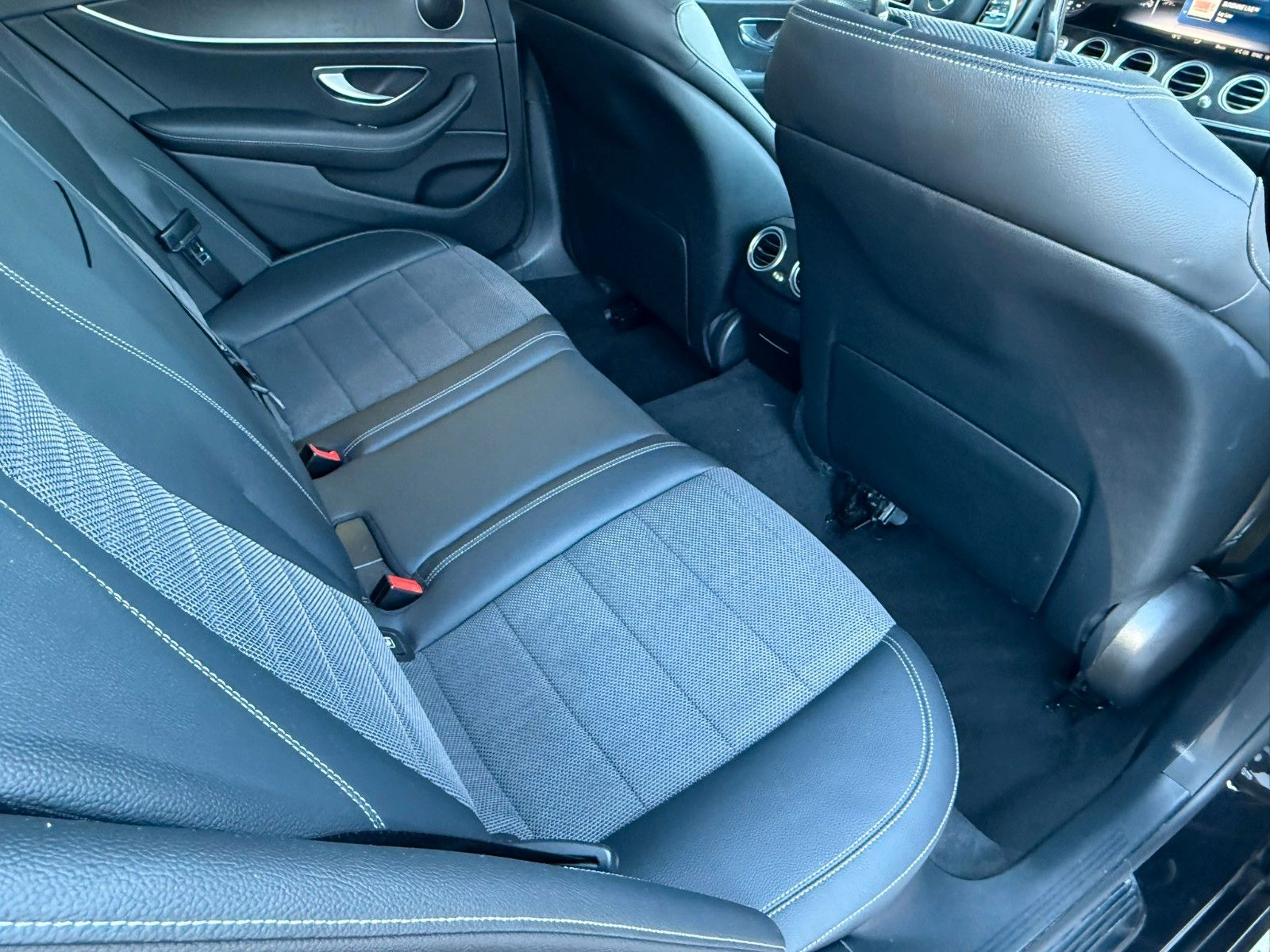 Fahrzeugabbildung Mercedes-Benz T-Modell E 200,Navi,Sitzh.