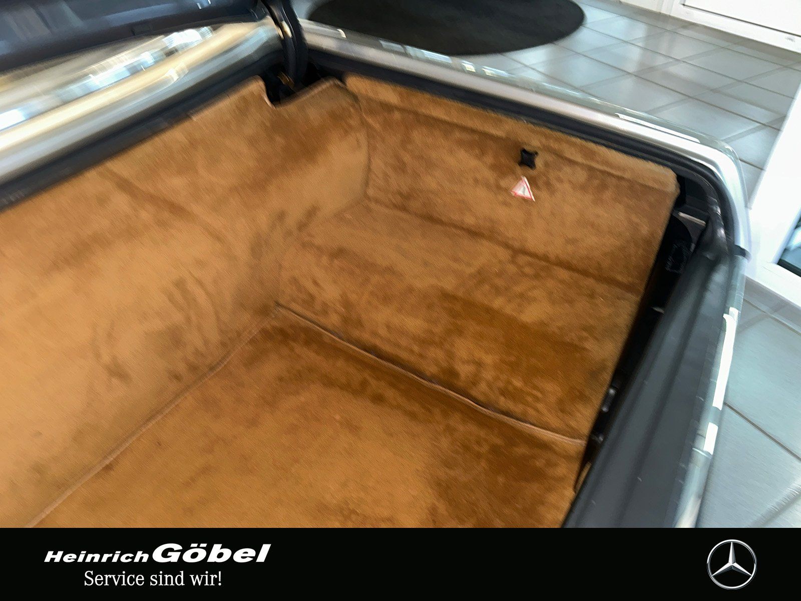 Fahrzeugabbildung Mercedes-Benz 560 SL