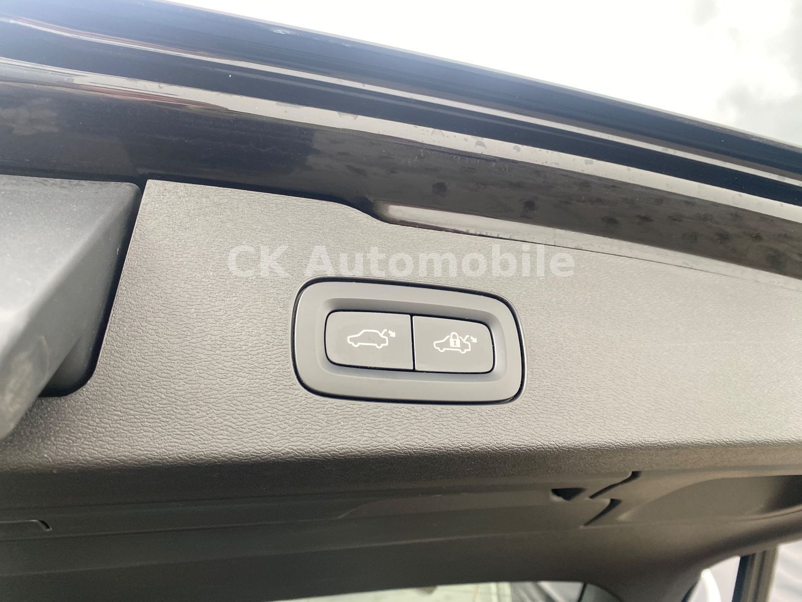 Fahrzeugabbildung Volvo V60 D4 CrossCountry Pro AWD/Navi/BLIS/Kamera/LED