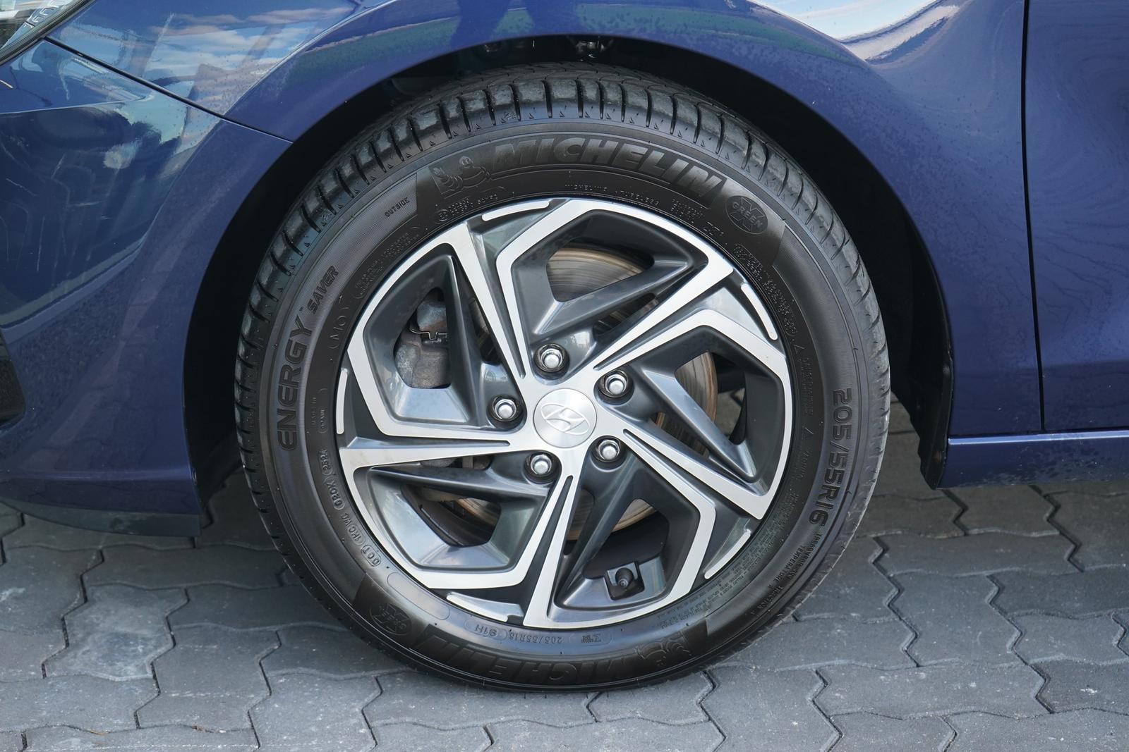 Hyundai i30 1.5 LED Navi Panorama Kamera Tempomat DAB