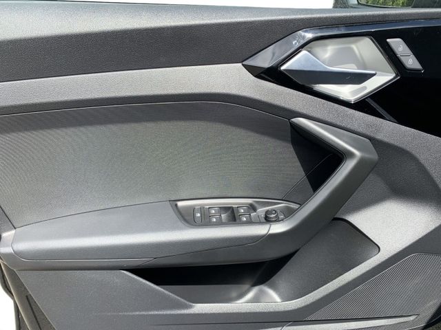 A1 Sportback 30 TFSI ADVANCED DCP+DAB+PDC+ALU16"