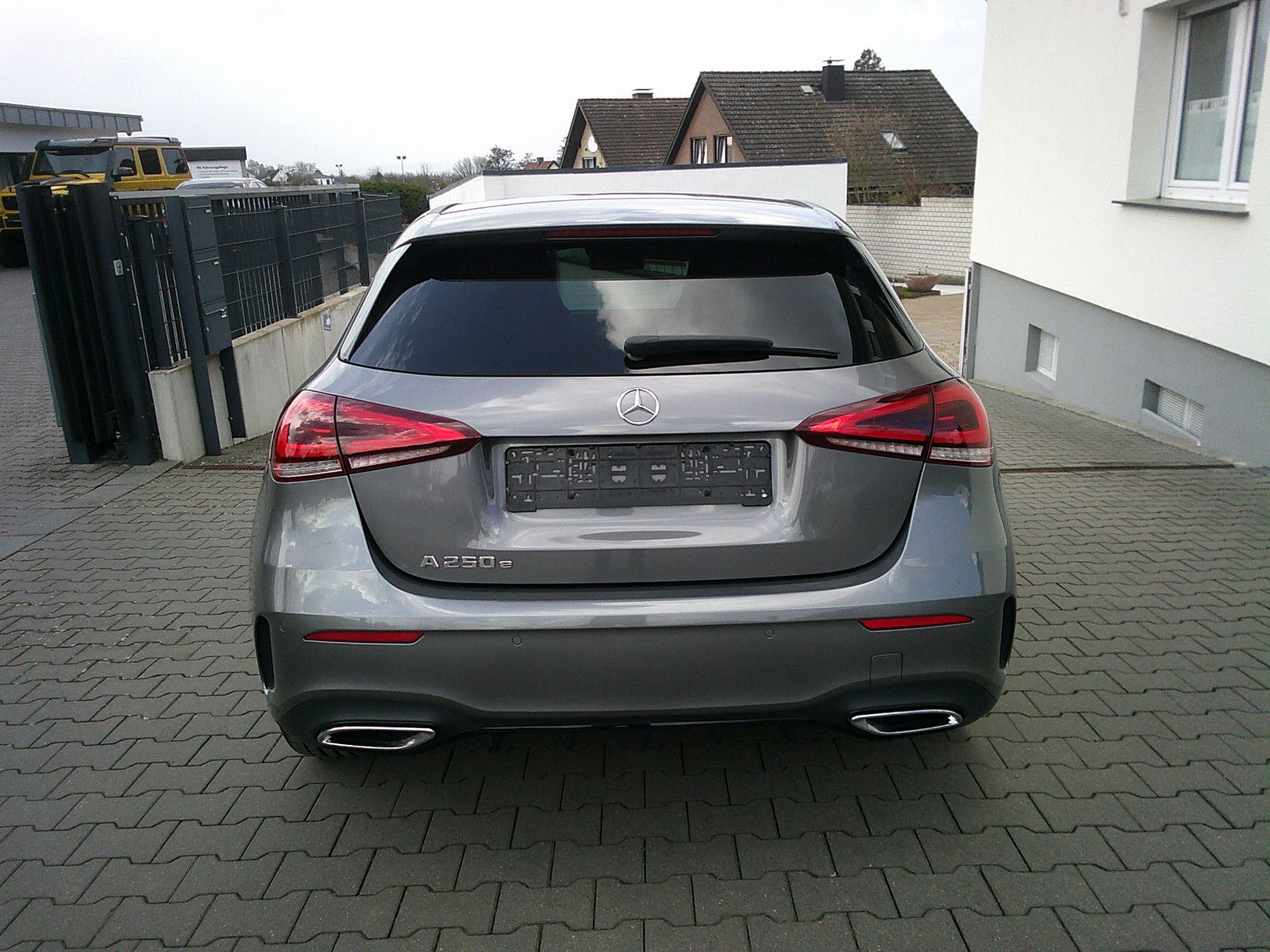 Fahrzeugabbildung Mercedes-Benz A 250 e AMG / Night-Paket