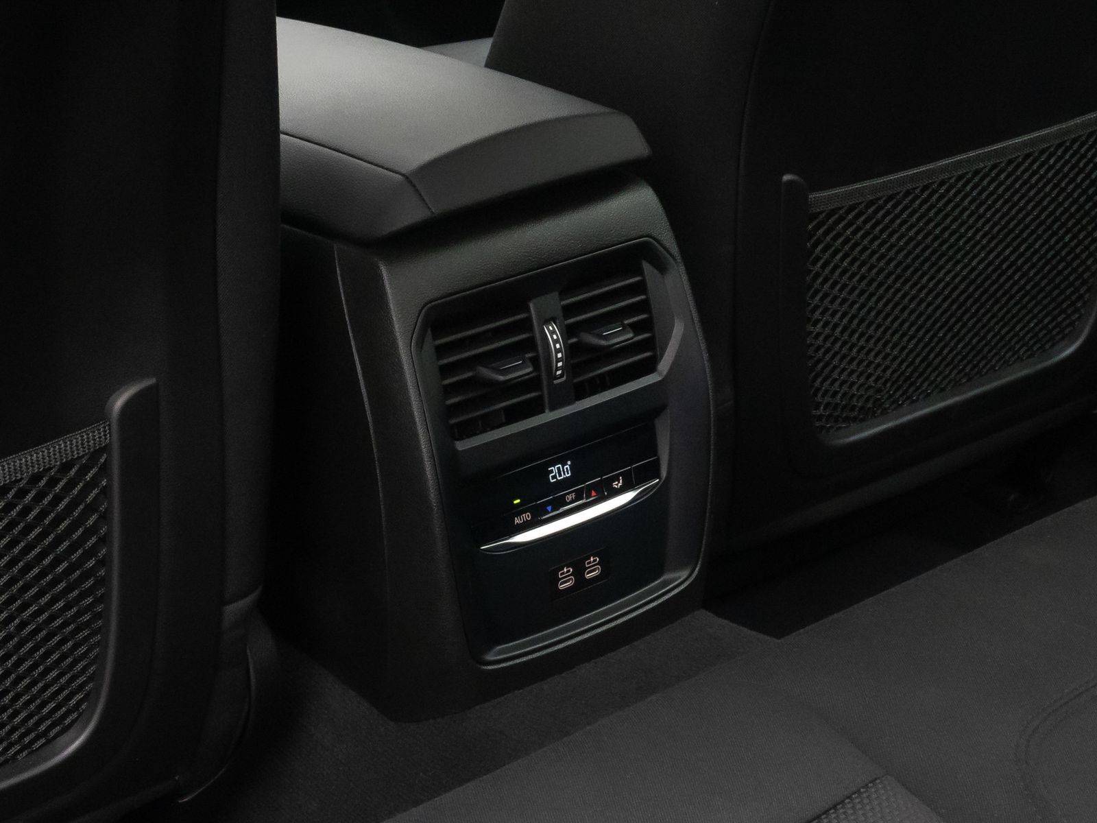 Fahrzeugabbildung BMW 318i Widscreen DAB PDC GeschwindigReg Cockpit+