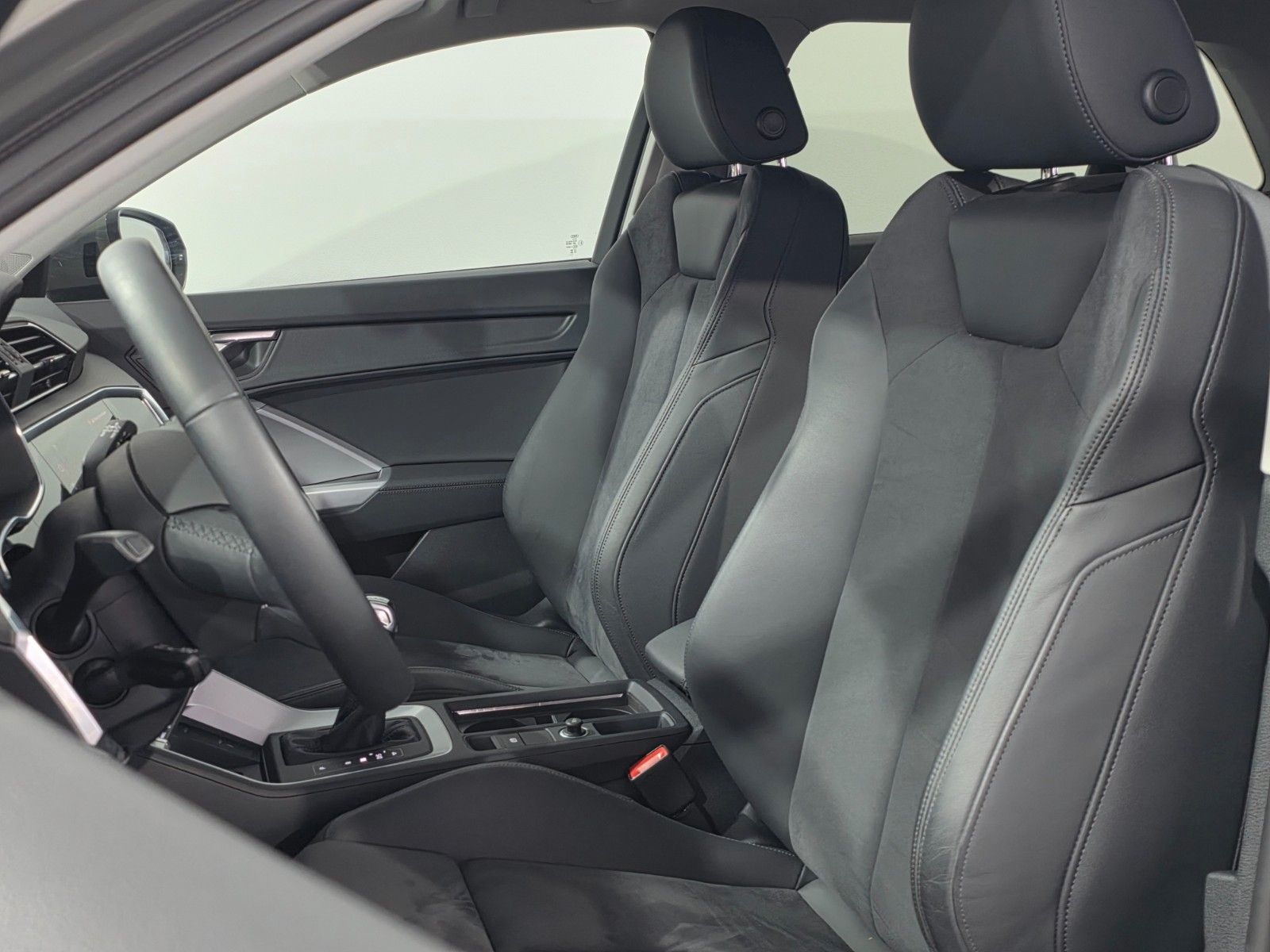 Audi Q3 45 TFSI e S line foto 18