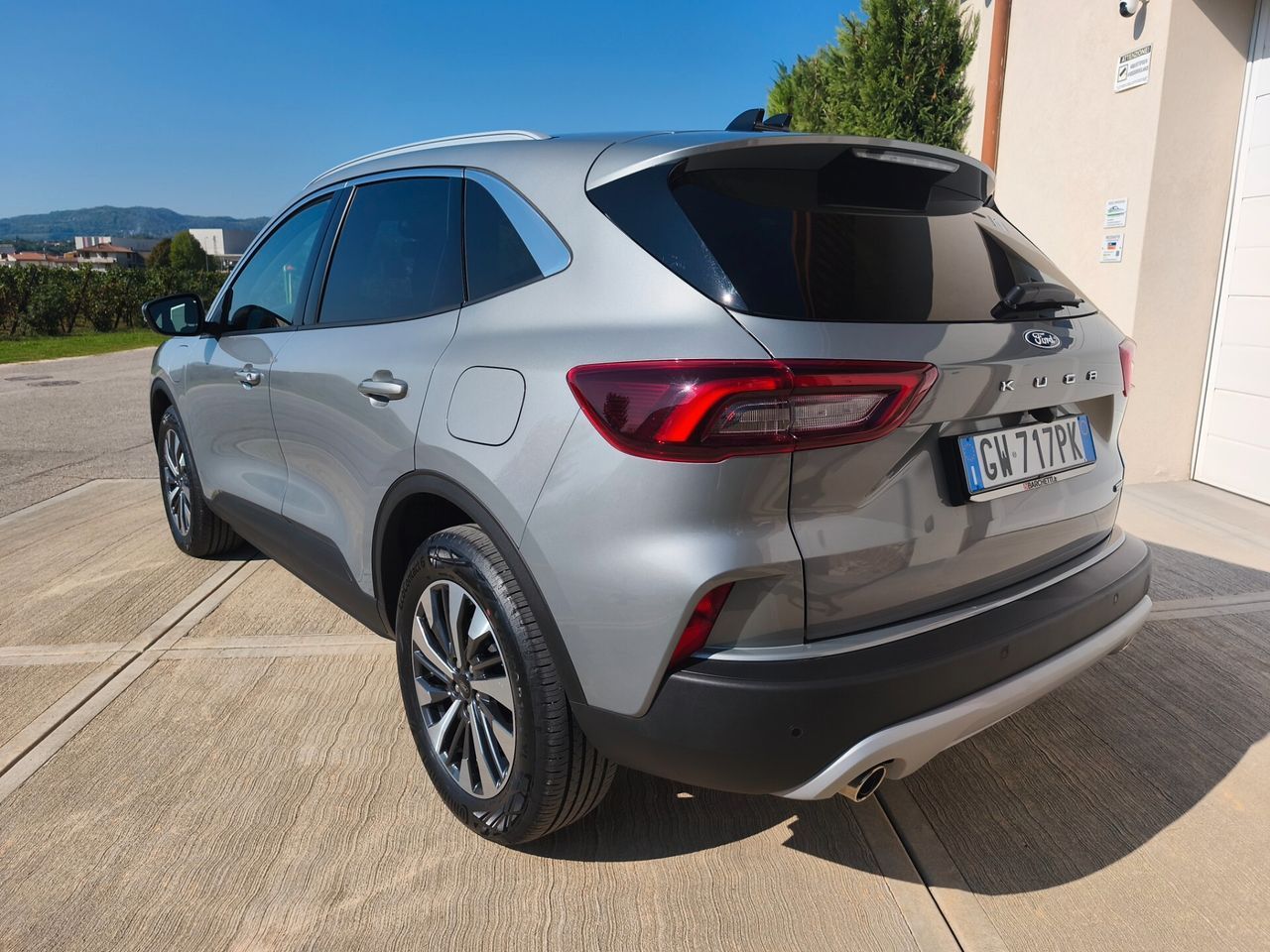 Other Ford Kuga 2.5 Full Hybrid 180 CV CVT 2WD Titaniu imagem 3