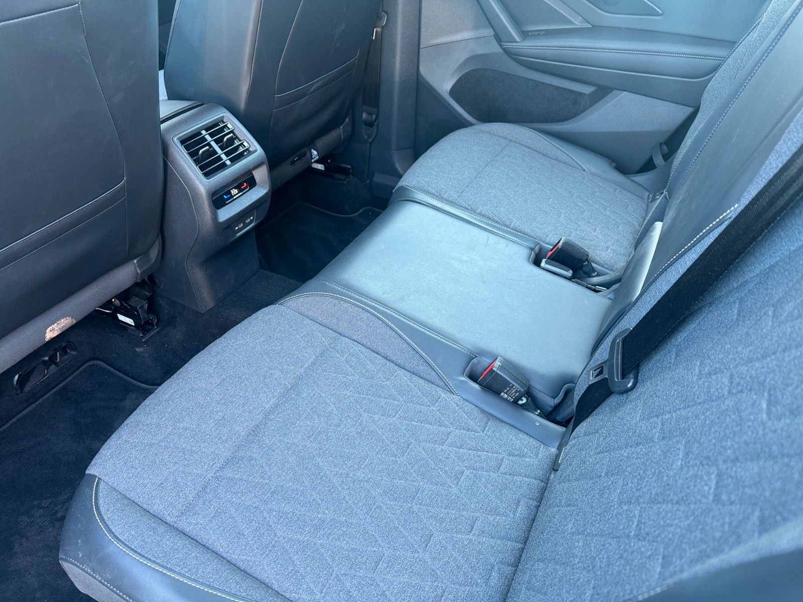 Fahrzeugabbildung Volkswagen Tayron Life 1.5 TSI