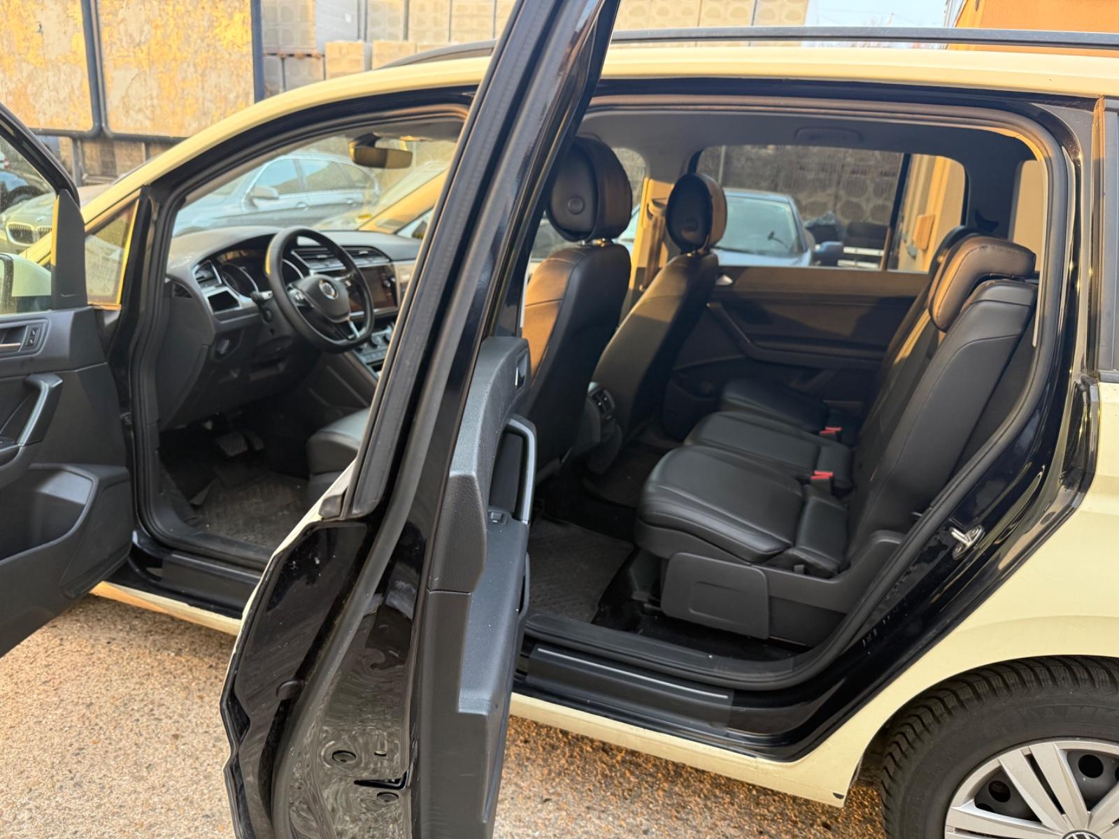 Volkswagen Touran 7 Sitzer,Originalfarbe Schwarz