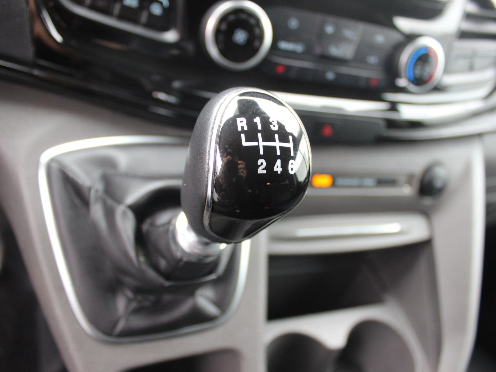 Fahrzeugabbildung Ford Tourneo Custom 320 L2 Tourneo Trend FWD