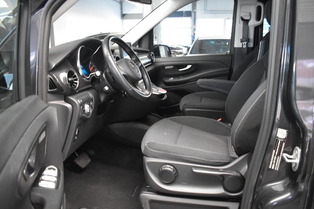 Mercedes-Benz V 220