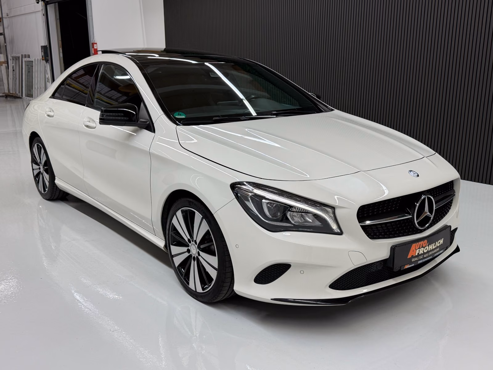 Mercedes-Benz CLA 180 Urban Navi LED Panorama Night Ambiente