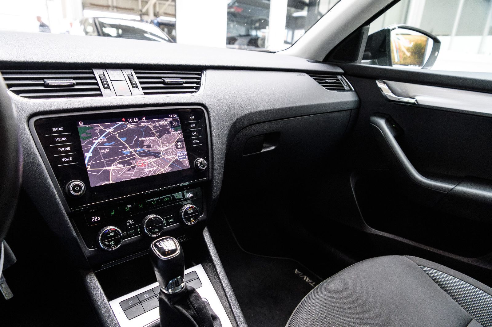 Fahrzeugabbildung SKODA Octavia Combi Tour 1.0 +NAVI+LED+el.Heckkl.+MFL