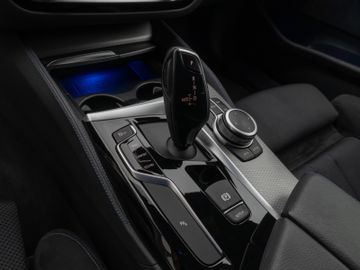 Fahrzeugabbildung BMW 520d xDr Tour HUD DAB Komfortzugang HI-FI