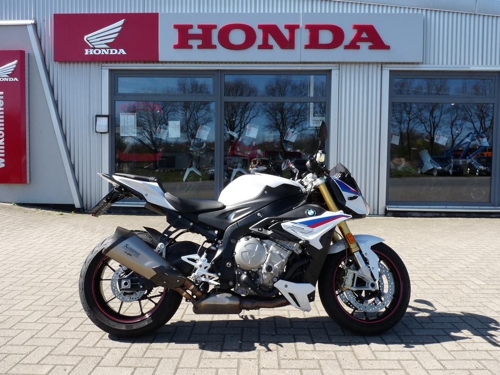 BMW S 1000 R HP Akrapovic Neuwertig TOP