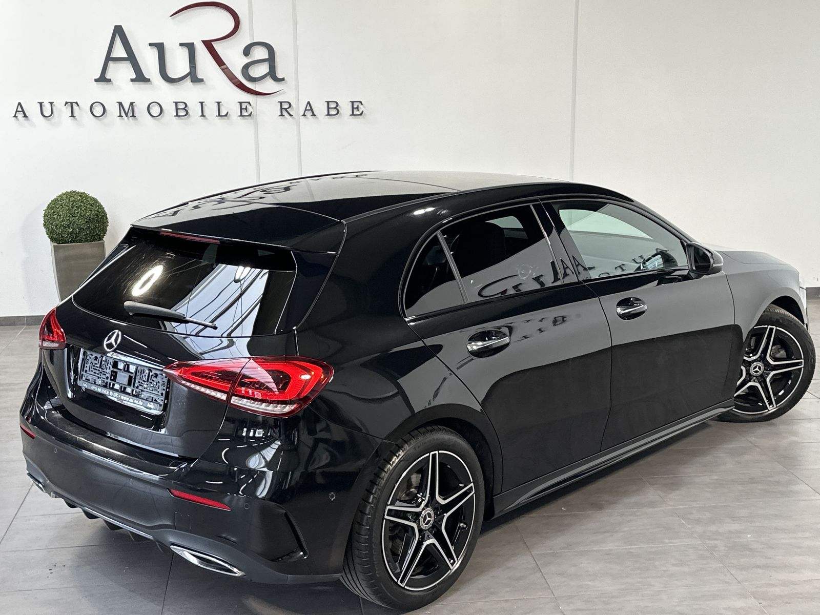 Fahrzeugabbildung Mercedes-Benz A 220d 4Matic AMG-Line NAV+LED+PANO+KAMERA+18ZO