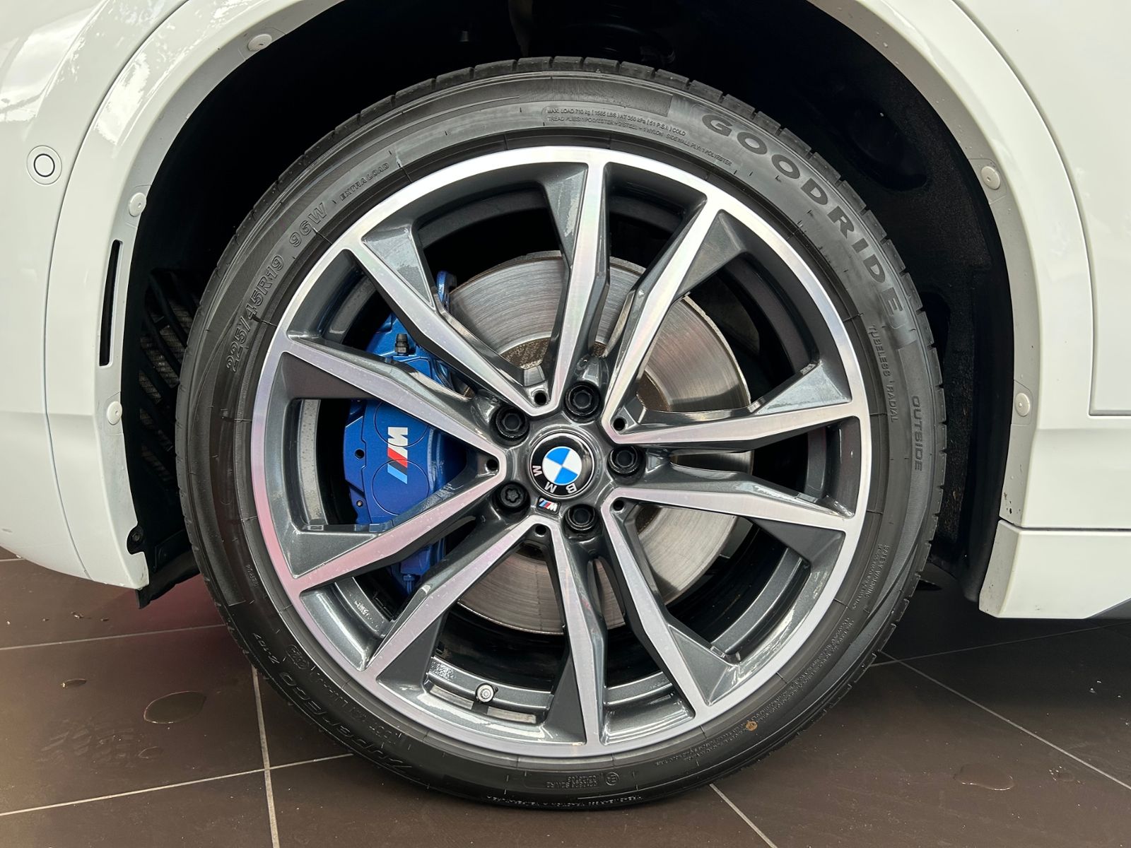 Fahrzeugabbildung BMW X2 M35 i xDrive Shadow PANO HUD H/K KAM