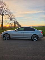 BMW 320i F30 2012  - BMW 320: F30