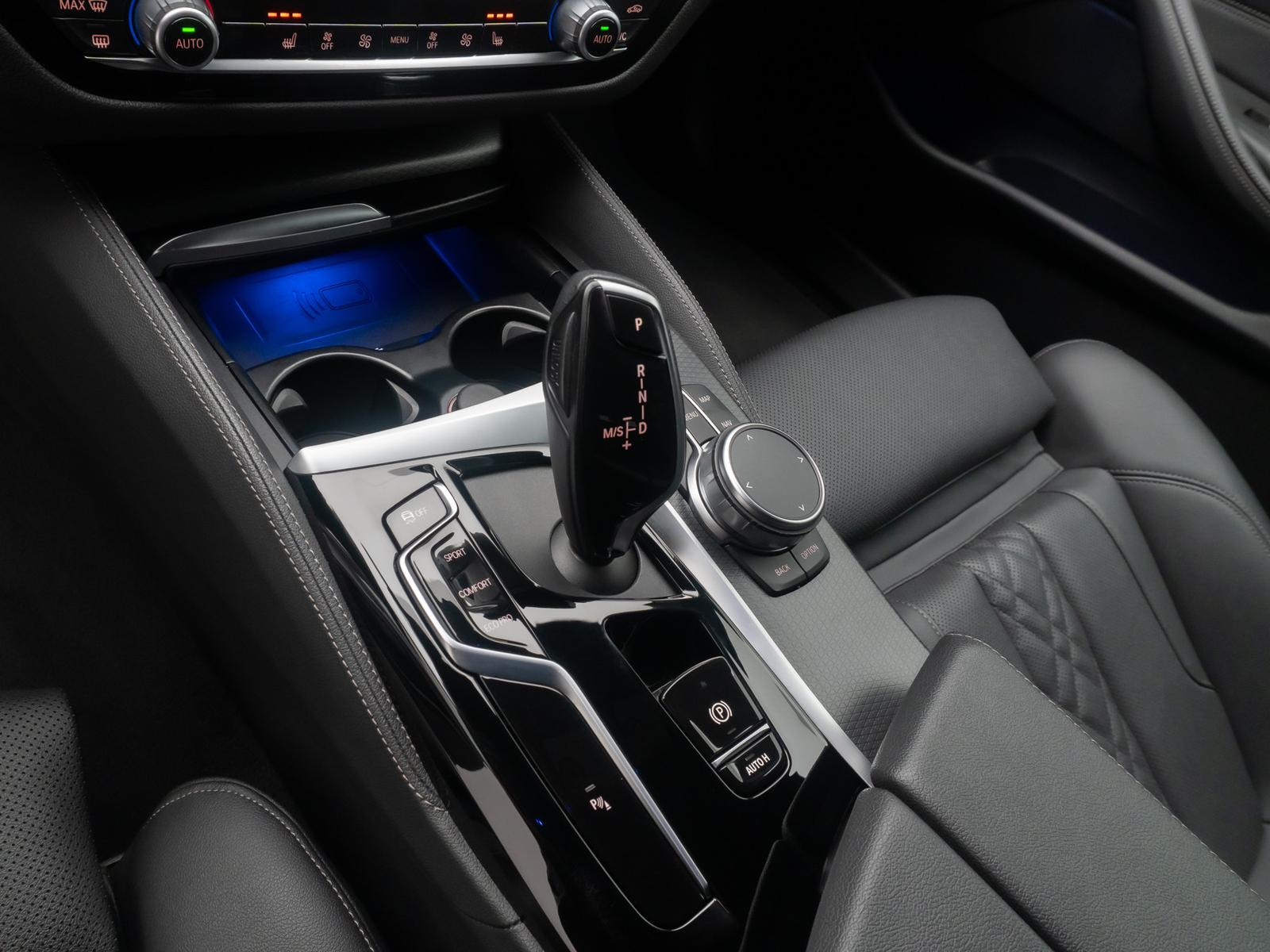 BMW 520d xD M Sport DAB Laser HUD AHK Alarm Komfort