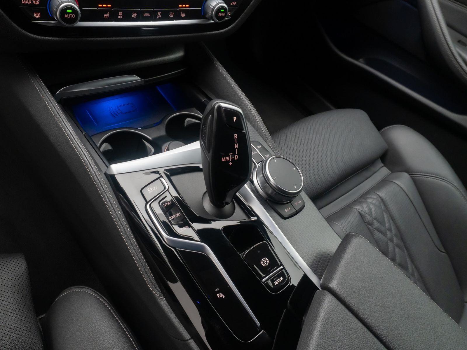 Fahrzeugabbildung BMW 520d xD M Sport DAB Laser HUD AHK Alarm Komfort