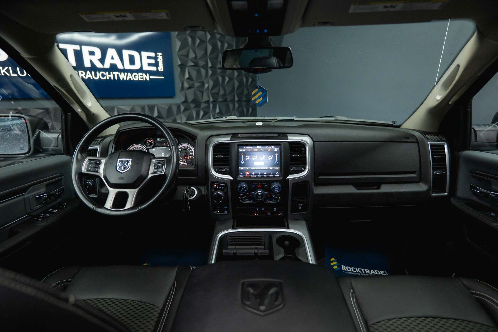 Fahrzeugabbildung Dodge RAM 5.7 V8 HEMI 4x4 OFFROAD Night LONGBED RAMBOX