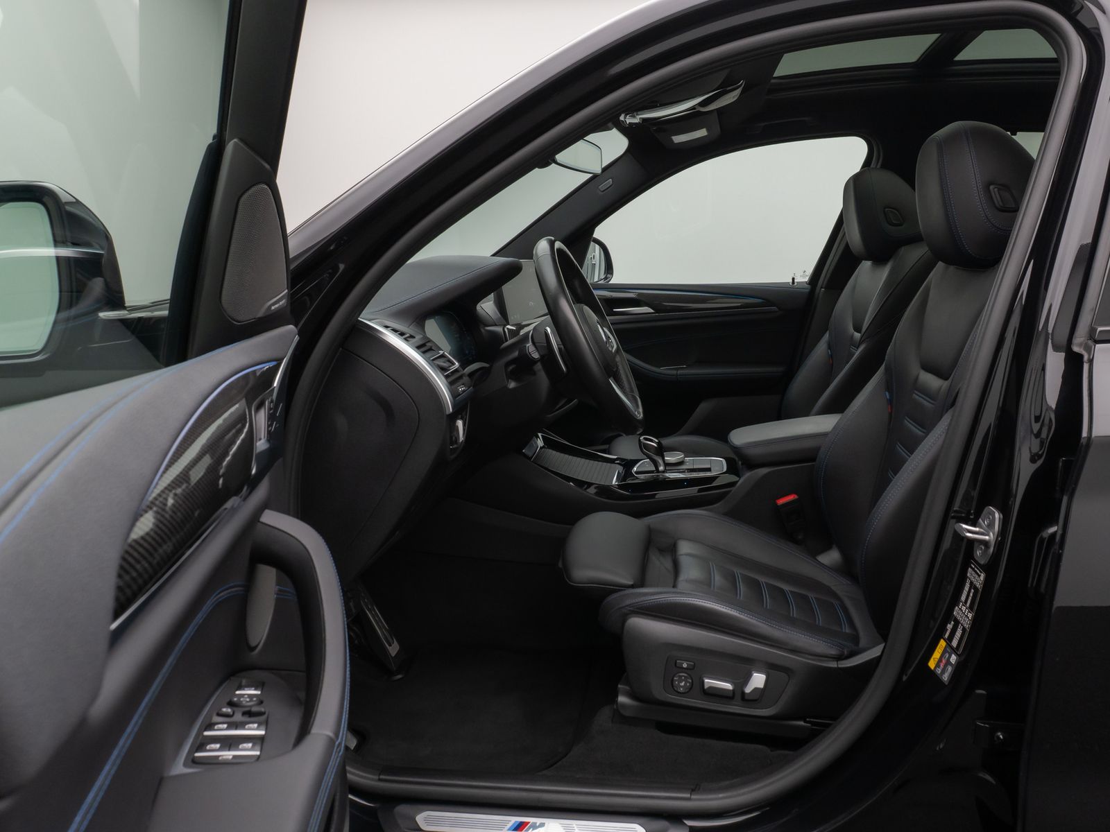 Fahrzeugabbildung BMW X3 xD30e M Sport Panorama Kamera HUD DAB H/K 21"