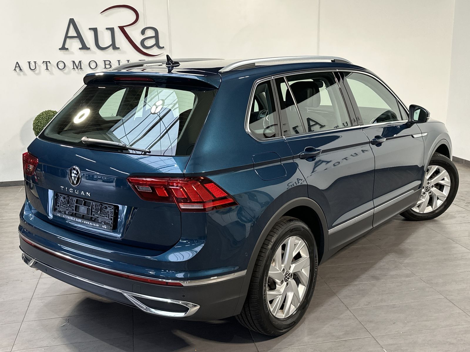 Fahrzeugabbildung Volkswagen Tiguan 2.0 TDI DSG Elegance NAV+MATRIX+ACC+VCOCK
