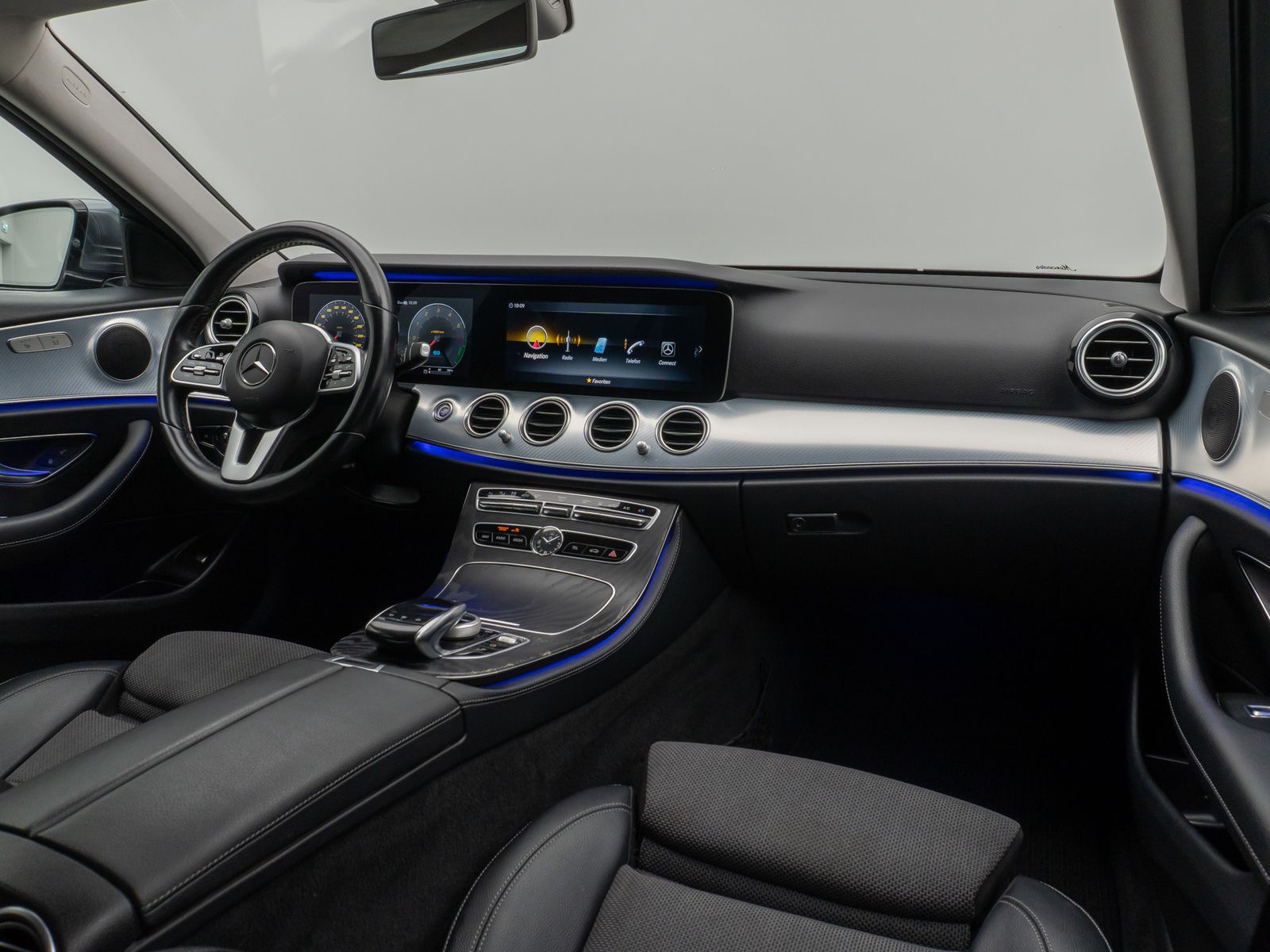 Fahrzeugabbildung Mercedes-Benz E 300 de Avantgarde Kamera AHK LED Standhzg AHK
