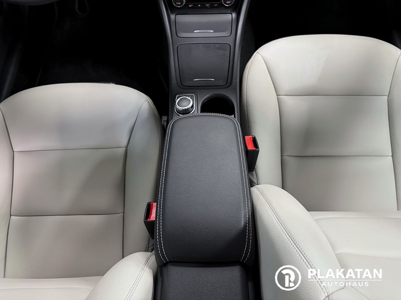 Fahrzeugabbildung Mercedes-Benz A 180 Style Bi-Xenon 1Hand MB-Service