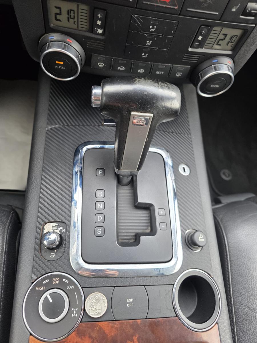 Volkswagen Touareg 2005 — photo 18