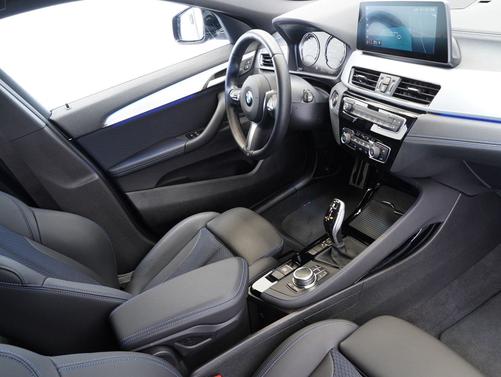 Fahrzeugabbildung BMW X2 sDrive 20 i M Sport LED/HEADUP/KEYLESS/KAMERA