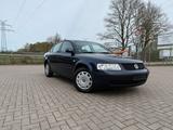 Volkswagen VW Passat 1,6 Liter aus 1. Hand Original 3... - VW Passat Gebrauchtwagen in Oldenburg